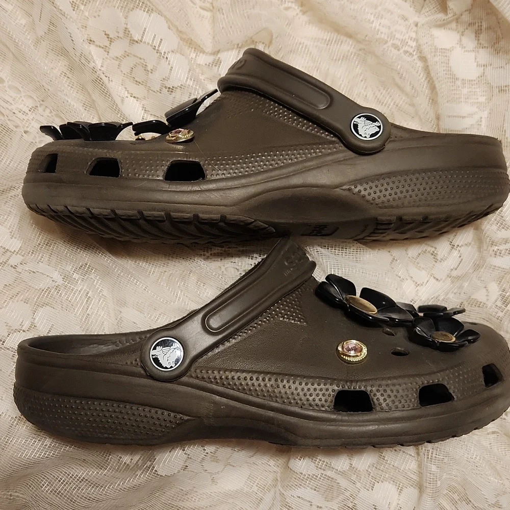 EMBELLISHED CROCS! SUPER CUTE 😍 NO ONE ELSE HAS A PAIR!!! 8W/6M - Picture 3 of 6